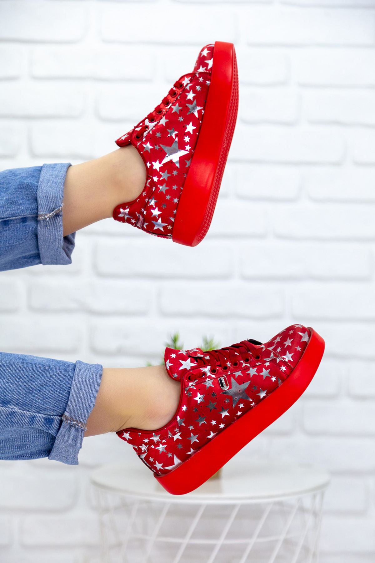 Luis Kırmızı Yıldız Desenli Ortapedik Bayan Spor Ayakkabı