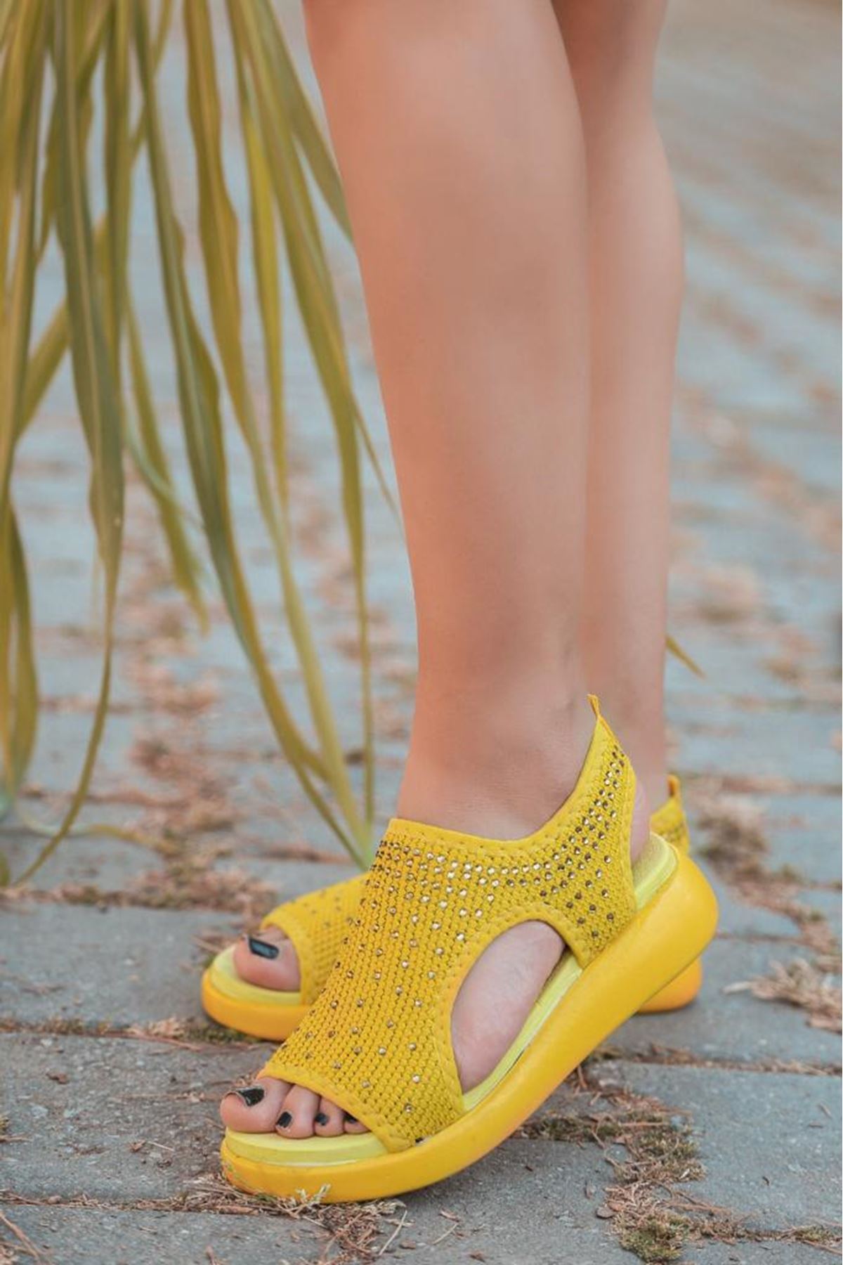 Cosmos Sarı Taşlı Sandalet 