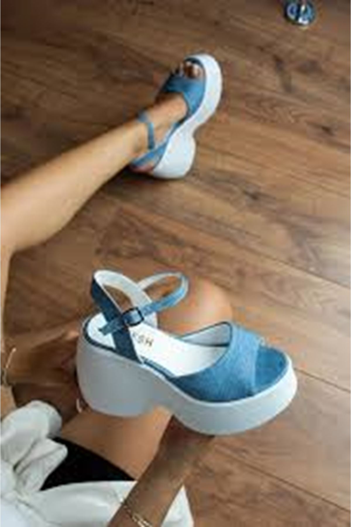 Dolgu Topuklu Kot Sandalet