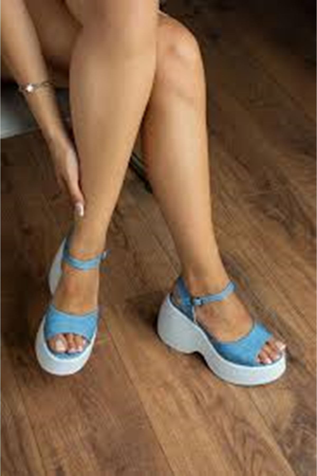 Dolgu Topuklu Kot Sandalet