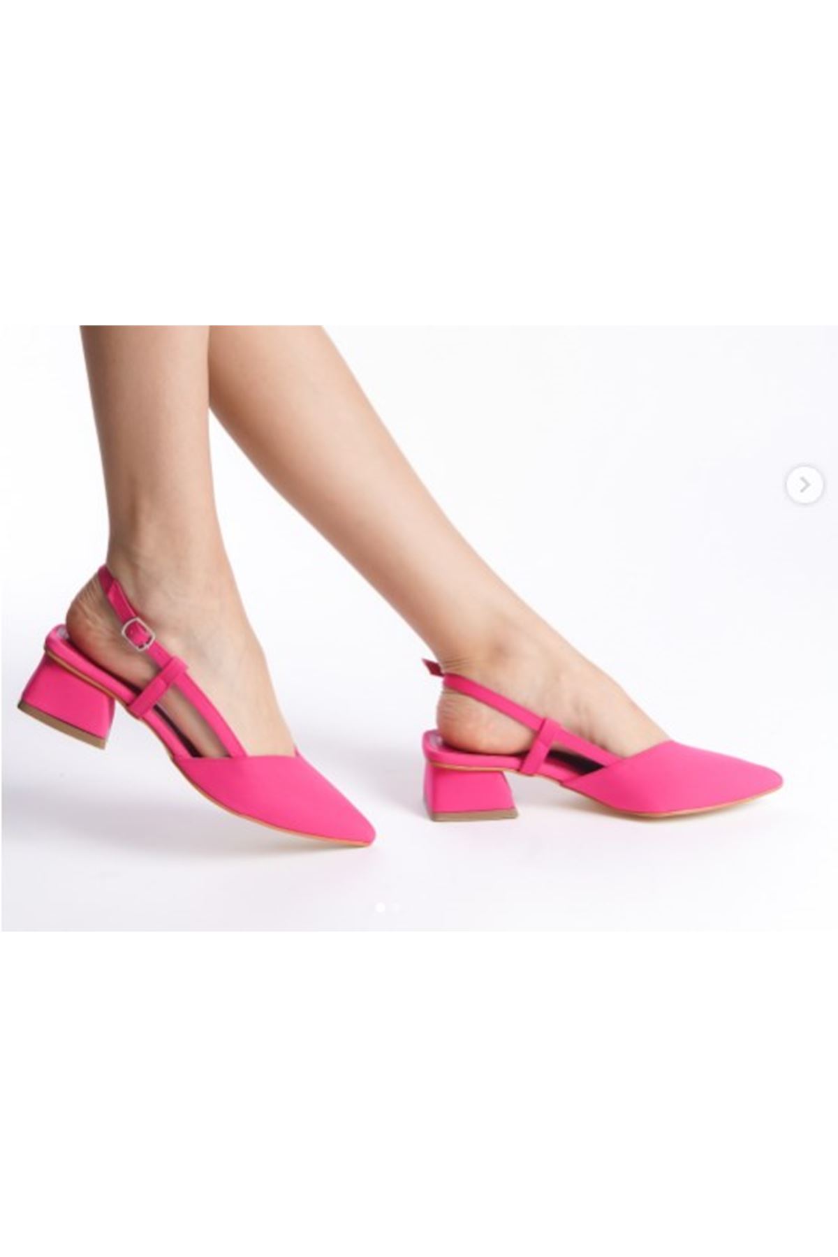 Belinay Fuşya Sivri Burun Kadın Topuklu Ayakkabı