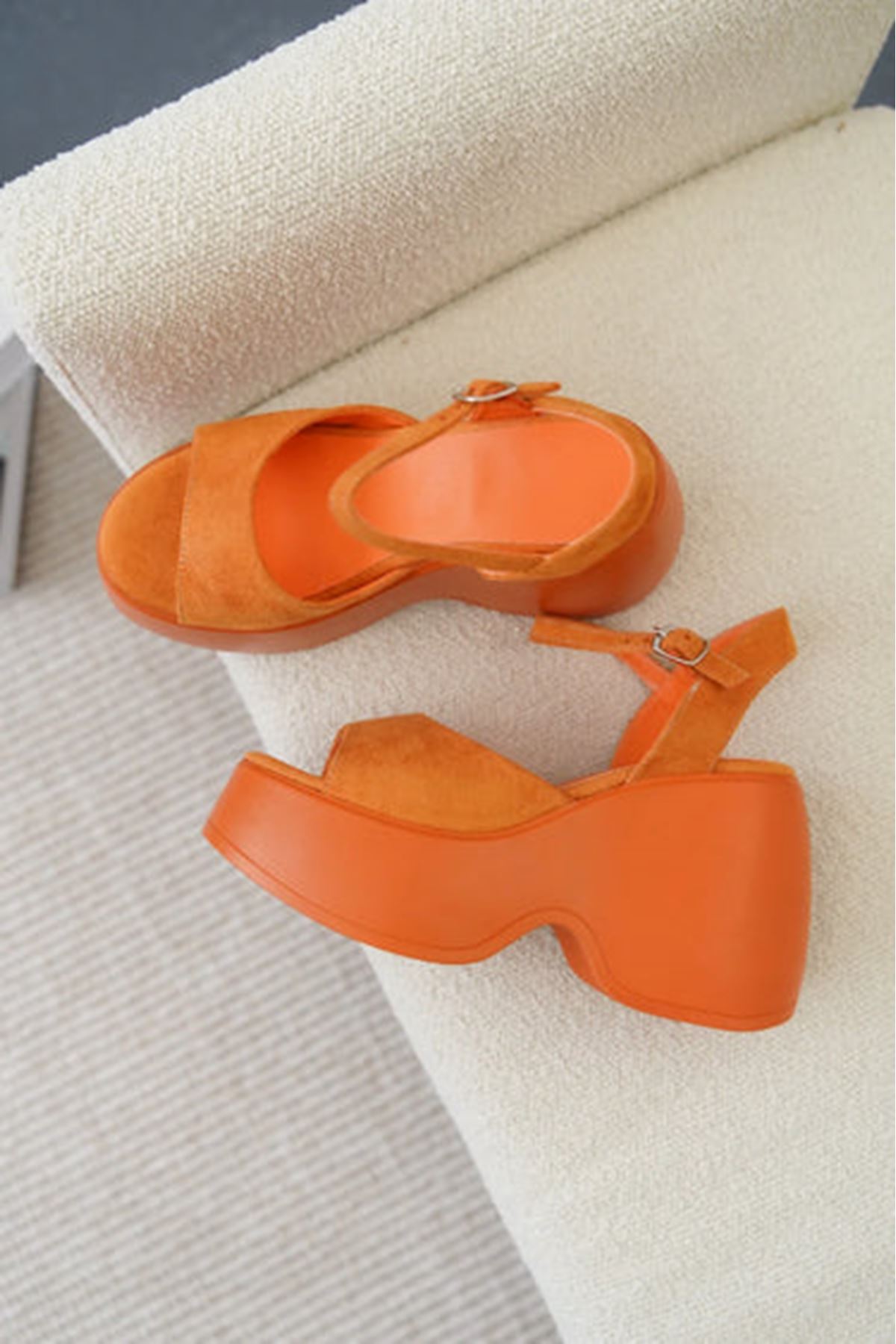 Turuncu Süet Dolgu Topuklu Kadın Ayakkabı