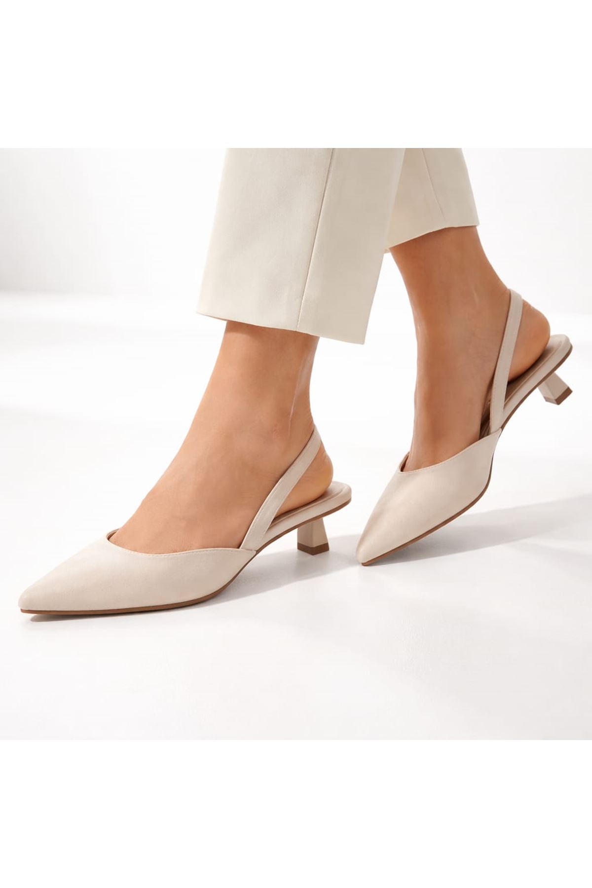 Sivri Burun Arkası Açık Kadın Topuklu Ayakkabı Bej-