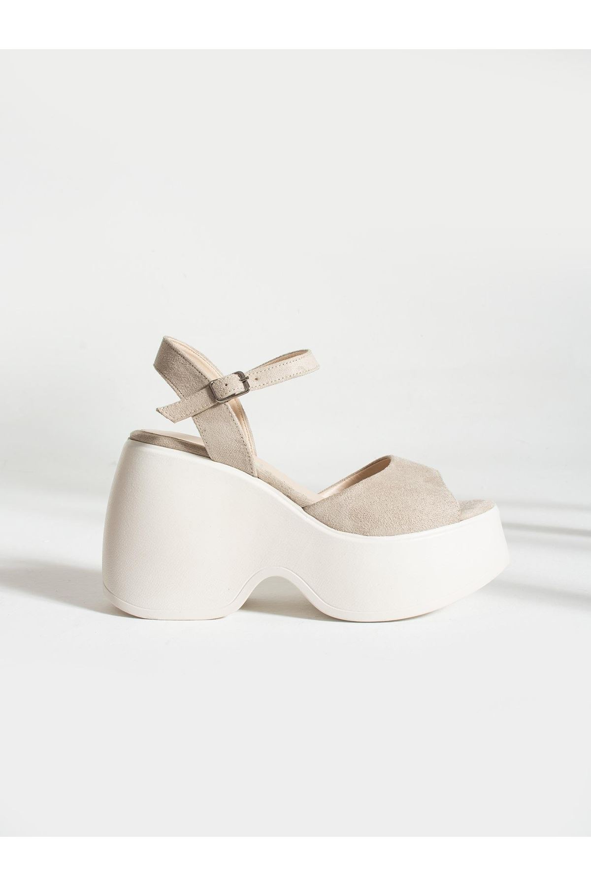 Bej Rengi Dolgu Topuklu Kadın Sandalet Ayakkabı