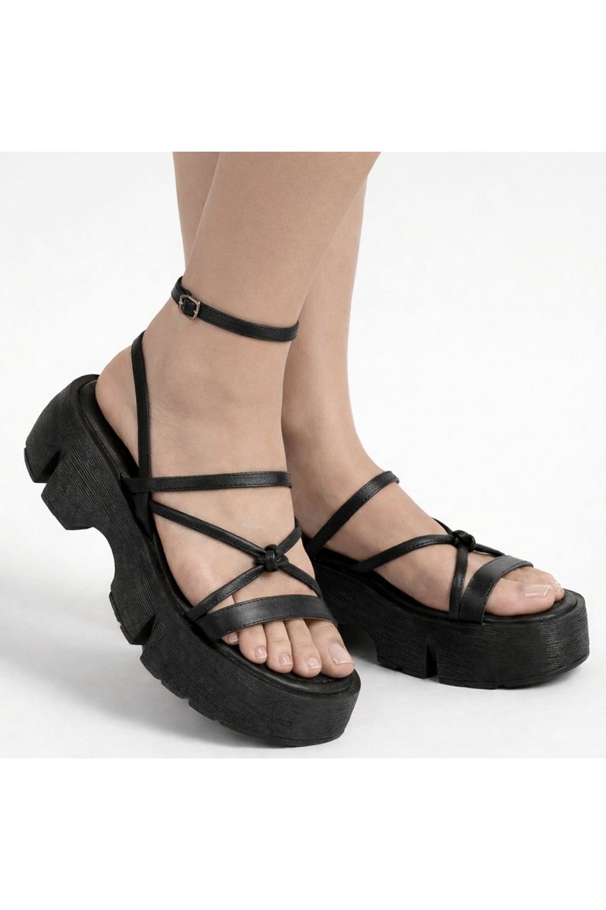 Kalın Tabanlı Bilekten Bantlı Konfor Tabanlı Kadın Sandalet