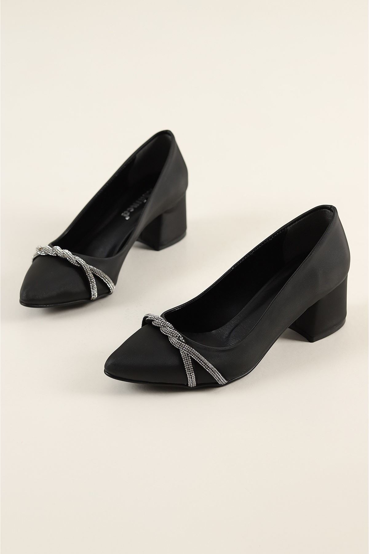 Havage Siyah Taş Detay Topuklu Ayakkabı