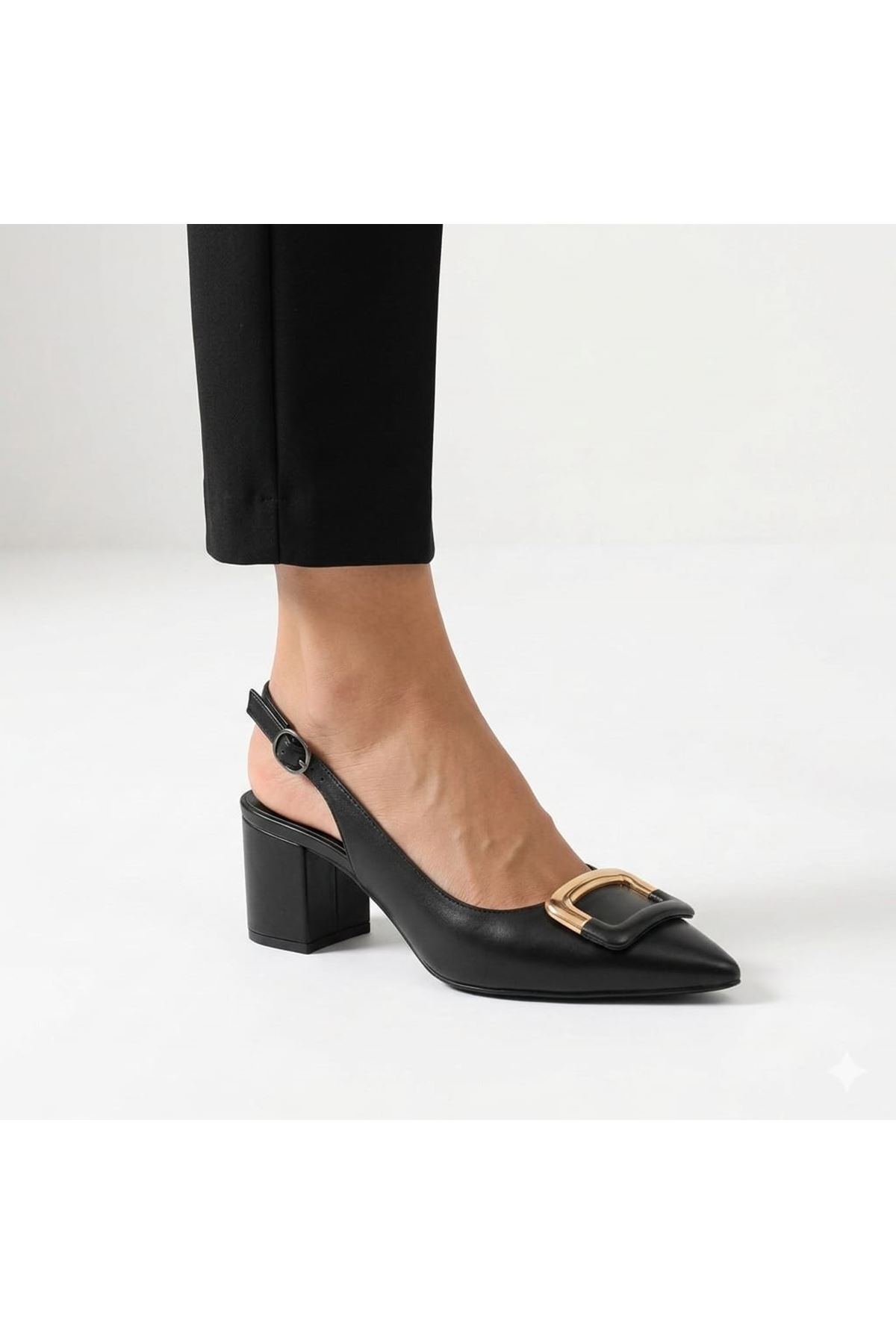 Berfo Toka Detaylı Siyah Kadın Klasik Topuklu Ayakkabı