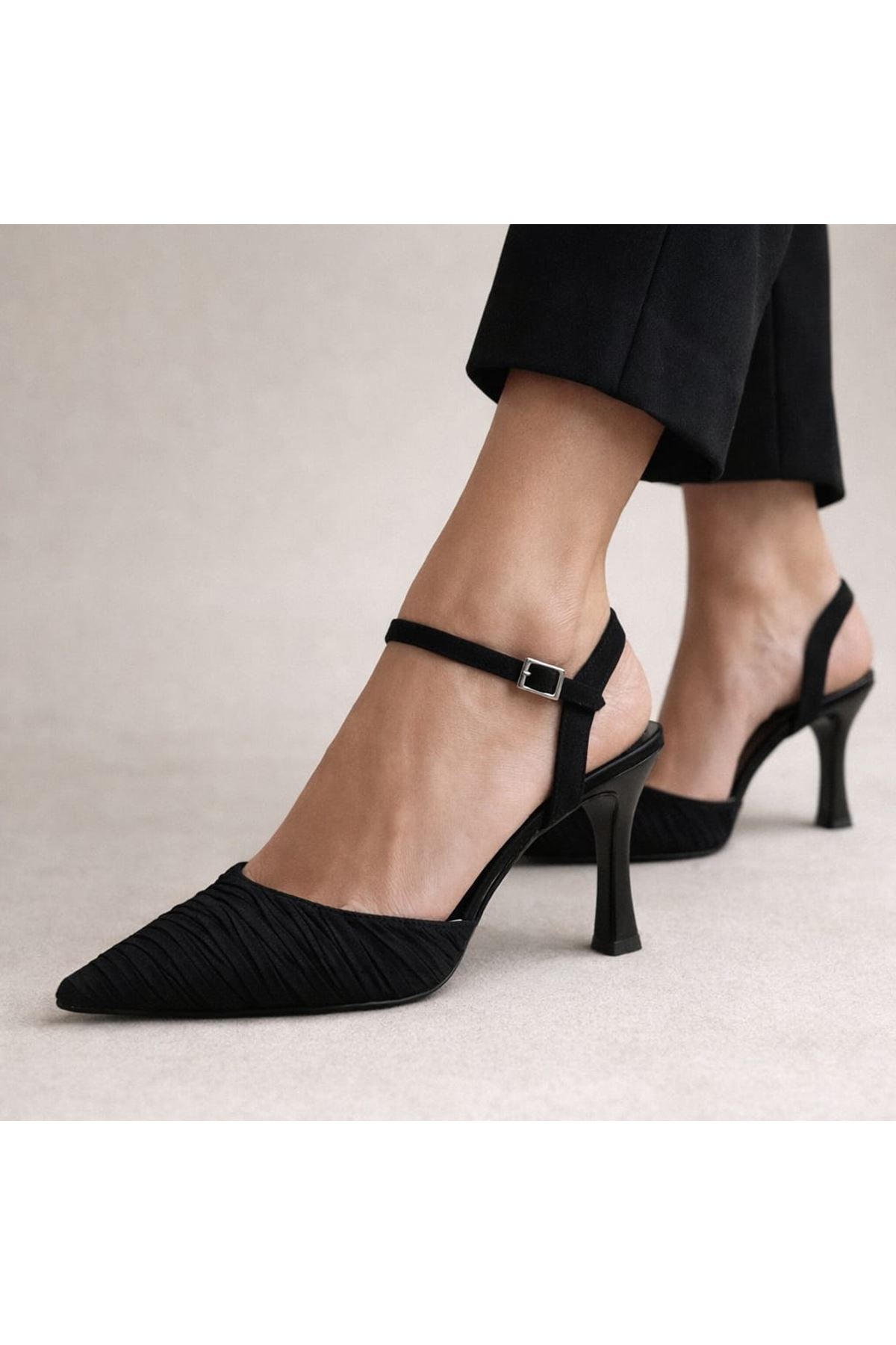 Kadın kırışık deri topuklu ayakkabı