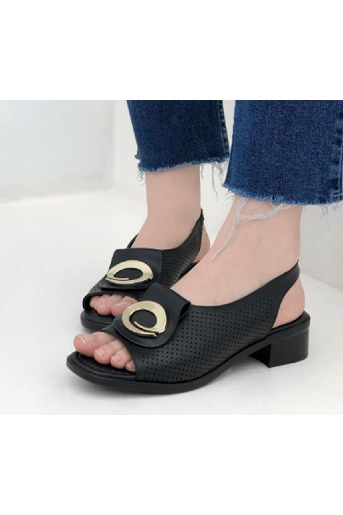 Tokalı Topuğu Açık Kadın Sandalet Siyah