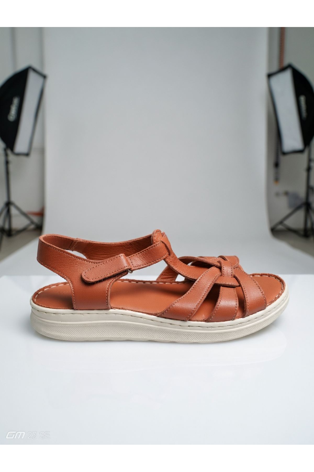 ARİA Kadın Cırtlı Sandalet Kahve 