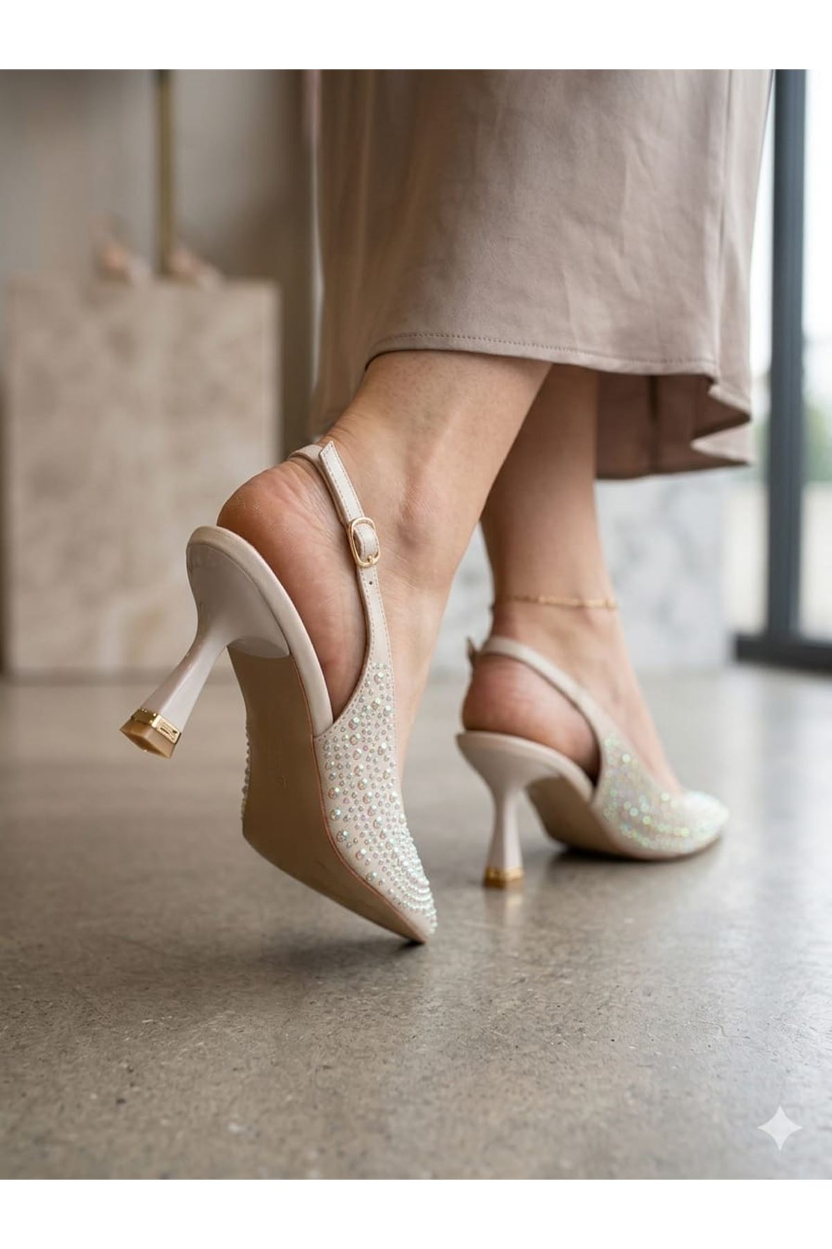VİONA  Gold Taş Detay Topuklu Kadın Ayakkabı