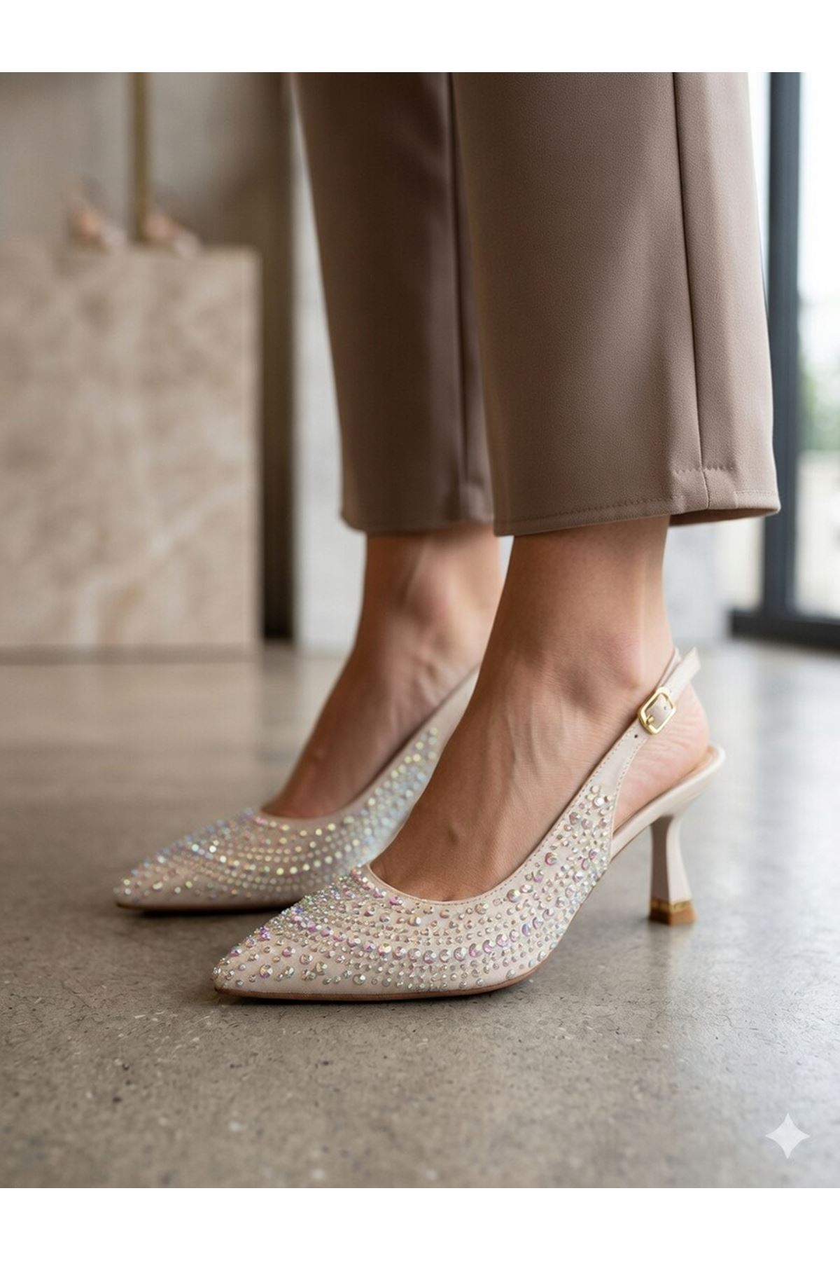 VİONA  Gold Taş Detay Topuklu Kadın Ayakkabı