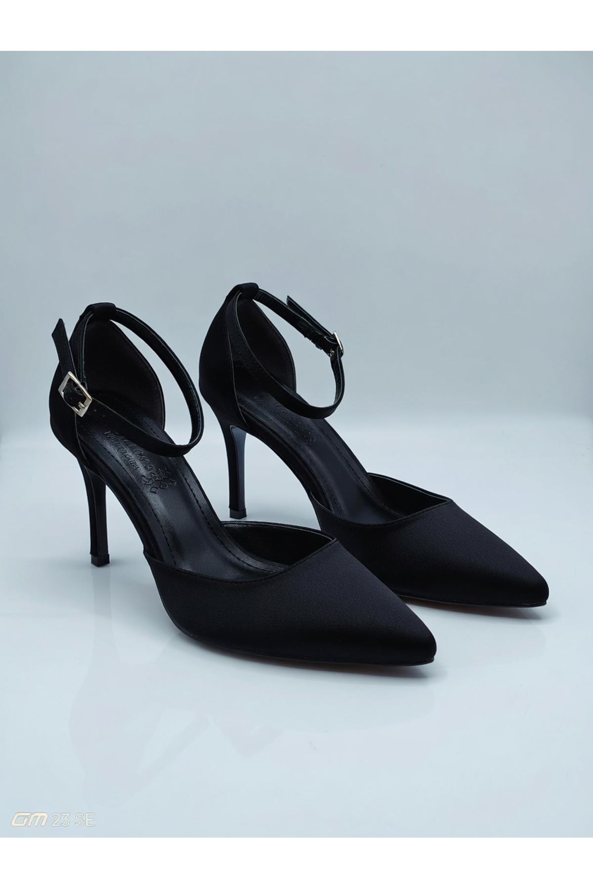 AURA  Siyah Stiletto Bilekten Bantlı Topuklu Ayakkabı