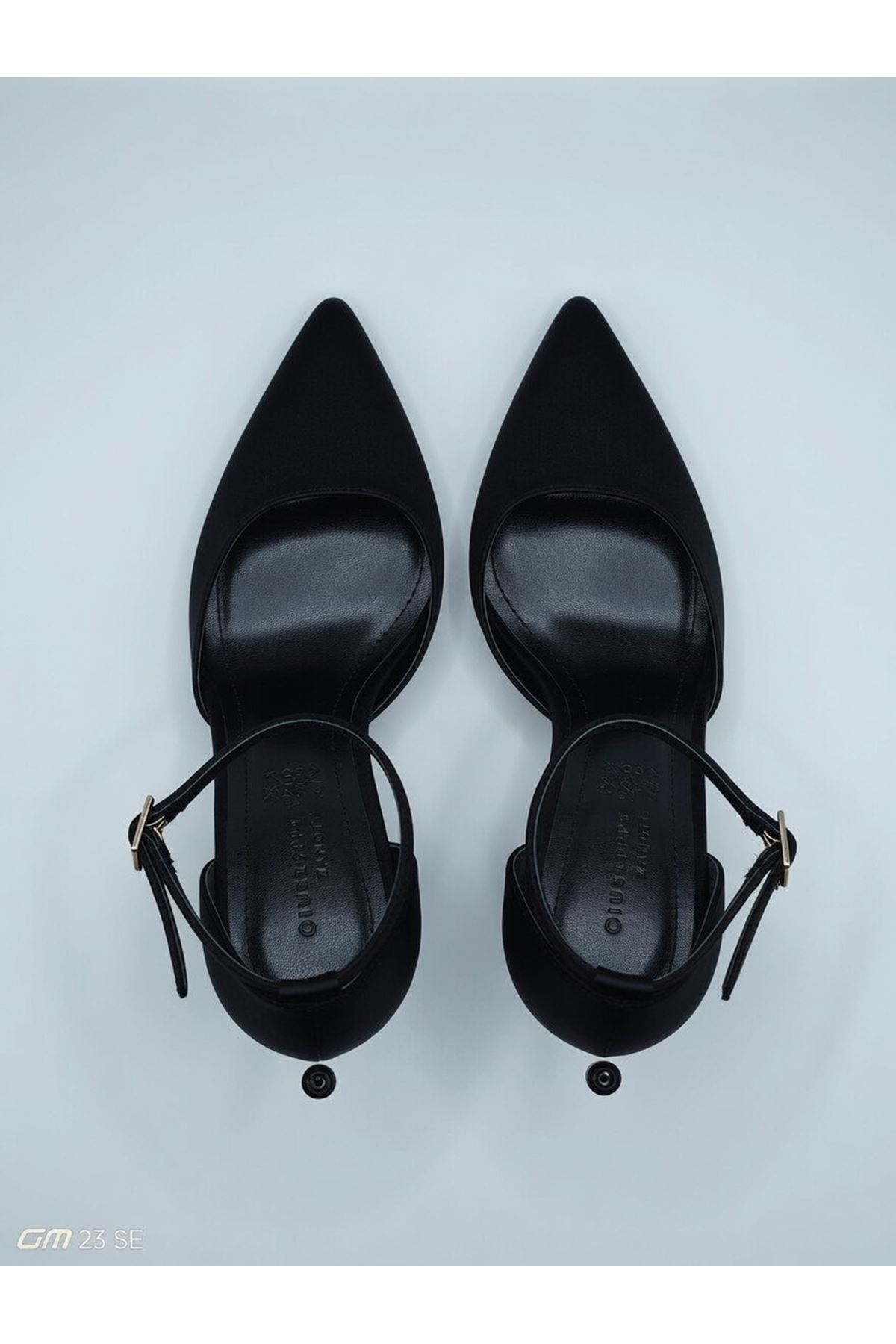 AURA  Siyah Stiletto Bilekten Bantlı Topuklu Ayakkabı