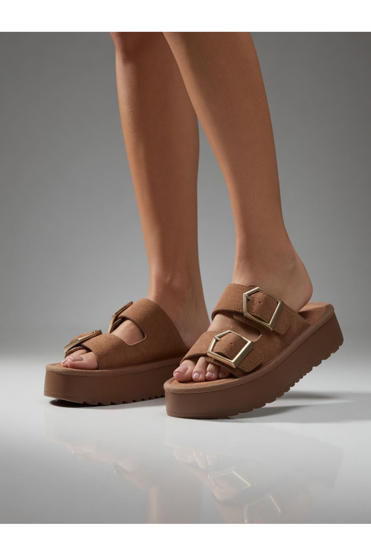 PENTA Kadın Taba Rahat Kalıp Yüksek Taban Tokalı Terlik