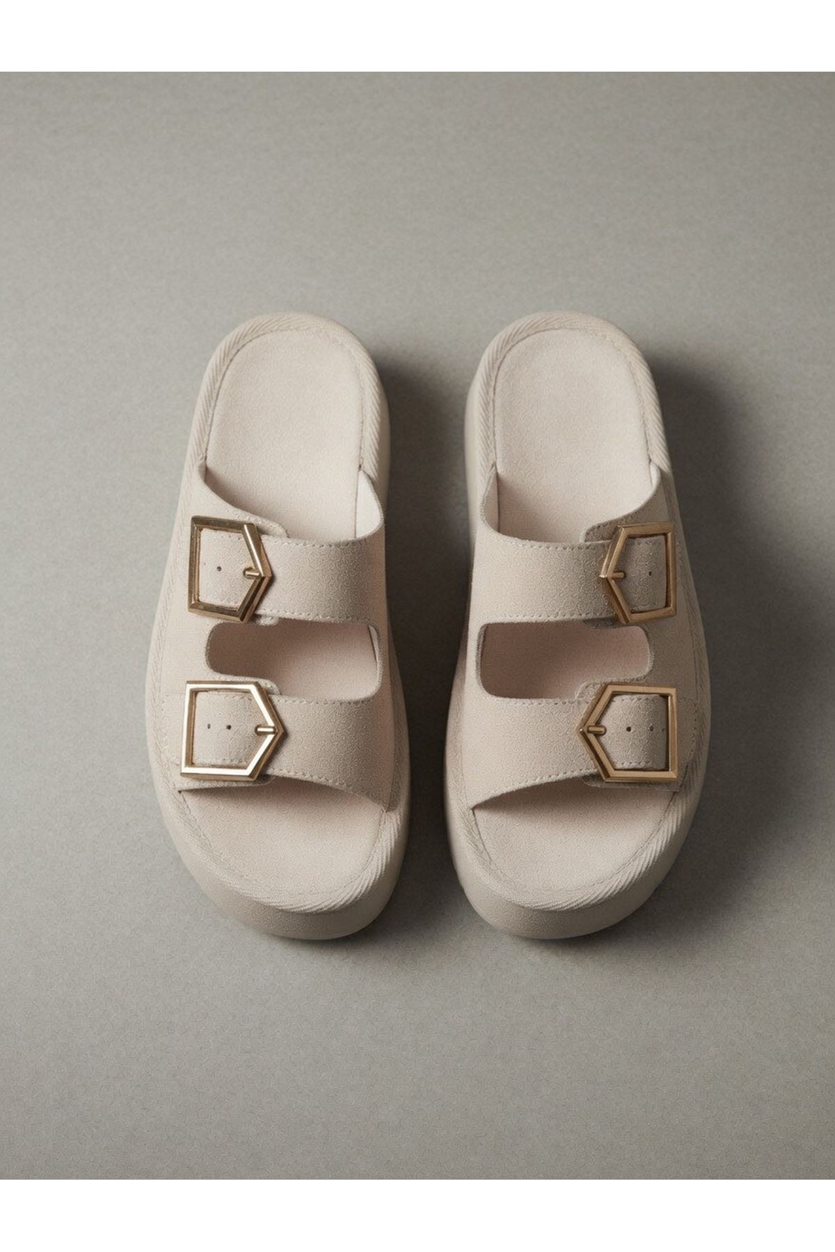 PENTA Kadın Bej Rahat Kalıp Yüksek Taban Tokalı Terlik 