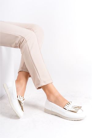 Wervay Beyaz Fiyonklu Püsküllü Kadın Babet   A3