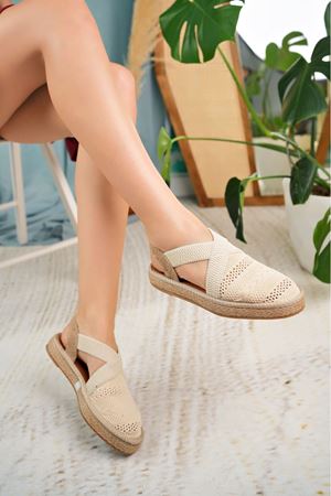 LİNEN Krem Burnu Kapalı Lastikli  Triko Sandalet  B-1