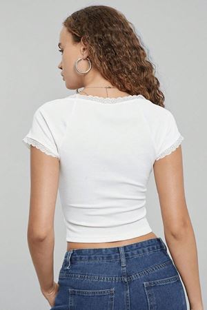 Kadın Beyaz Göğsü ve Kolları Dantelli Fiyonklu Kısa Kol Crop Top Bluz