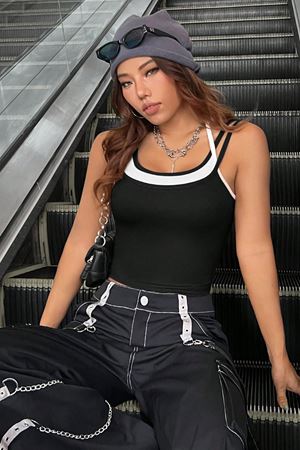 Kadın Beyaz Siyah Çift Renk Çapraz Askılı Crop Top Bluz