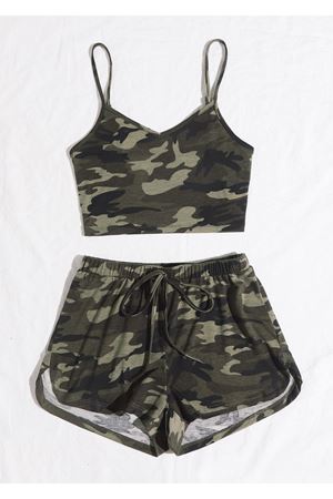 Kadın Kamuflaj Desenli Askılı Crop Top ve Şortlu Gecelik Takım