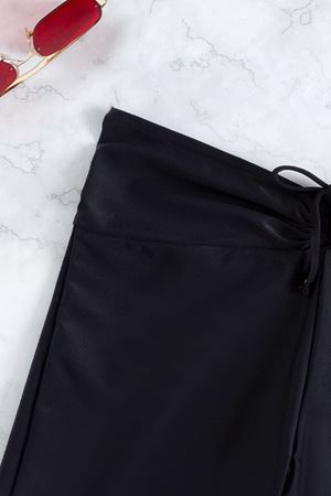 Kadın Siyah Önden Bağcıklı Deniz Şortu