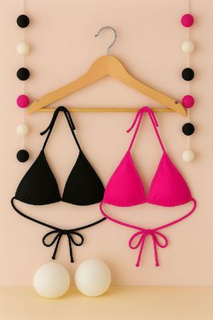 Kadın Siyah ve Fuşya Minimal Kesim Üçgen Bikini Üstü