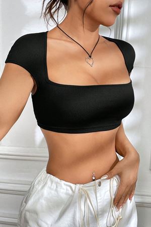 Kadın Siyah Sırt Dekolteli ve Boyundan Bağlamalı Yarım Kol Crop Top Bluz
