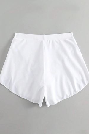 Kadın Beyaz Yırtmaçlı Etek Görünümlü Şık Deniz Şortu