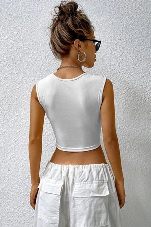 Kadın Beyaz Kare Yaka Kalınlaşan Omuz Detaylı Crop Top Bluz
