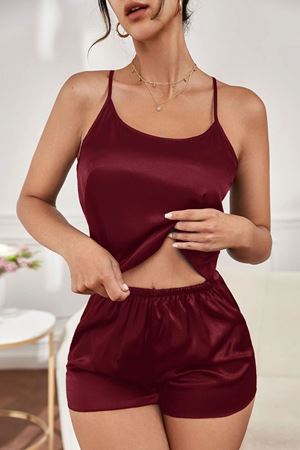 Kadın Bordo Asimetrik Sırt Dekolte Detaylı Şık Şortlu Gecelik Takım