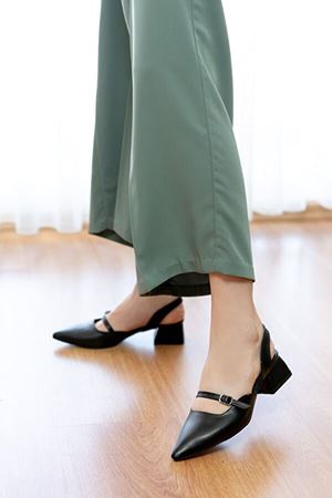 Siyah Önü Baretli  Sivri Burun Topuklu Ayakkabı