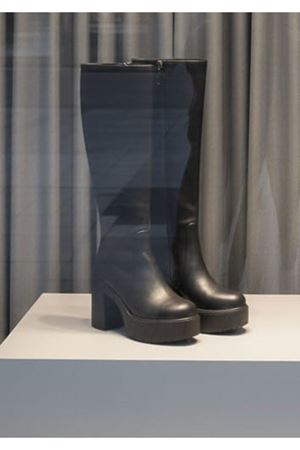 Siyah Cilt Hafif ve Yüksek Topuklu Şık Rahat Çizme