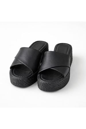 Qılmarı Hasır ve Düz Kalın Siyah Kadın Dolgu Topuklu Terlik