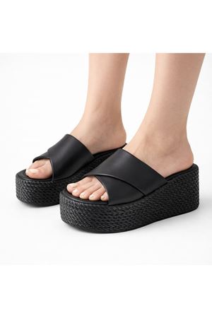 Qılmarı Hasır ve Düz Kalın Siyah Kadın Dolgu Topuklu Terlik