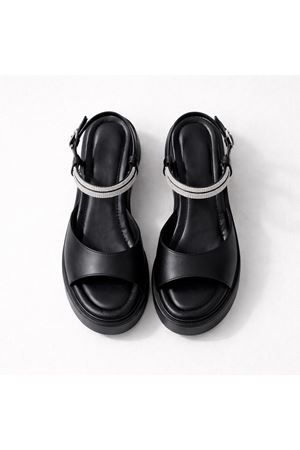 Quli Taş Detaylı Siyah Dolgu Topuk Sandalet