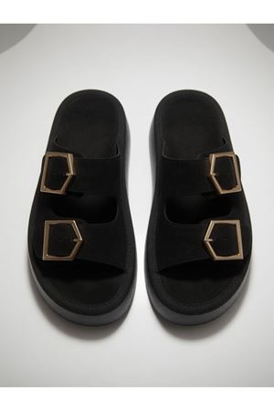 PENTA Kadın Siyah Rahat Kalıp Yüksek Taban Tokalı Terlik