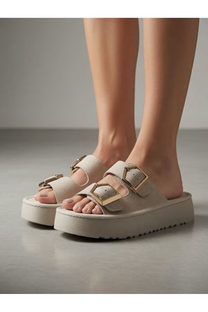 PENTA Kadın Bej Rahat Kalıp Yüksek Taban Tokalı Terlik 