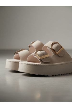 PENTA Kadın Bej Rahat Kalıp Yüksek Taban Tokalı Terlik 